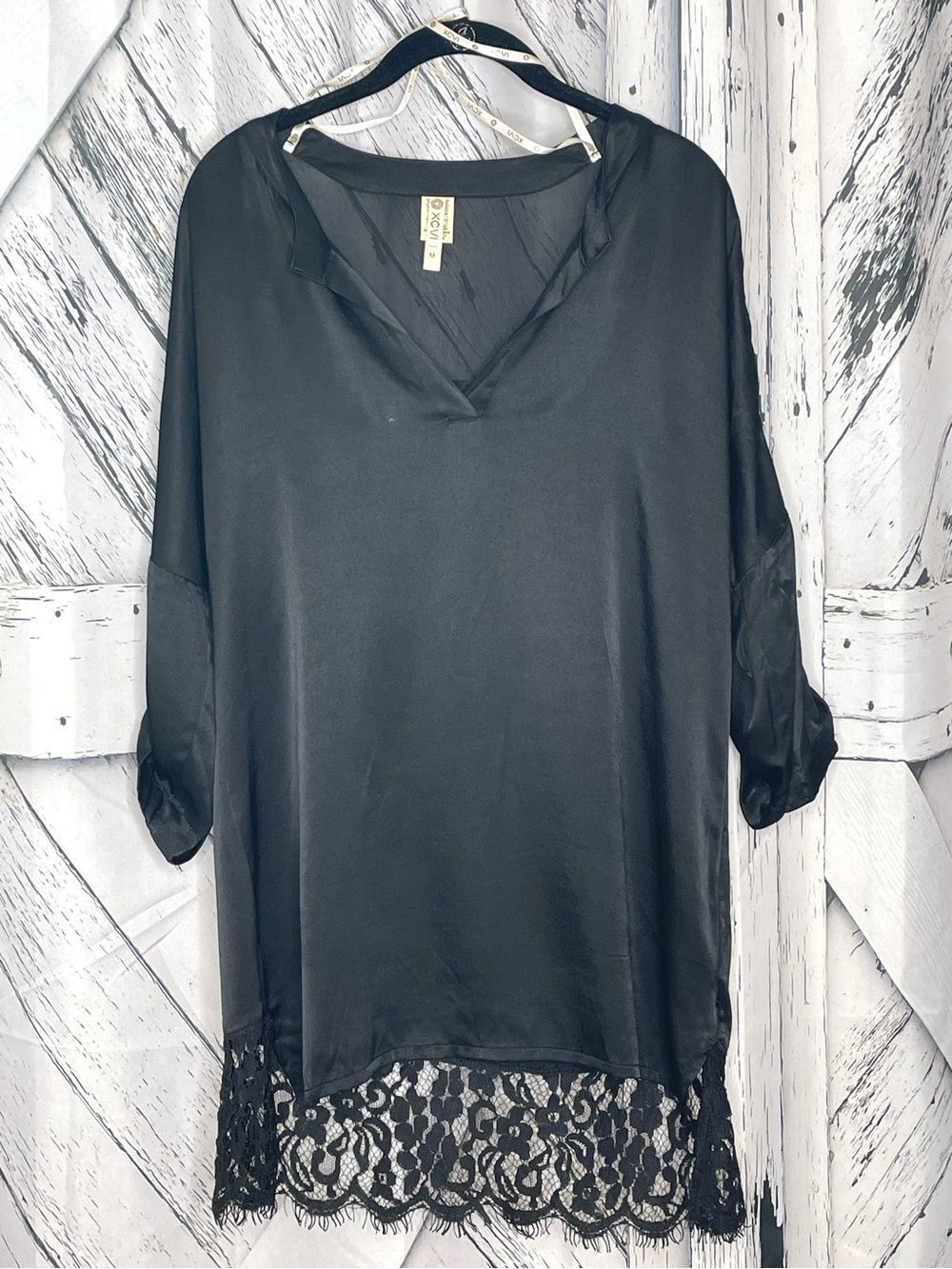 XCVI tunic featuring a v-neck and a detailed lace hem black M